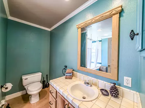 Bath - 22929 Rivercrest Dr, Chiloquin, OR 97624 photo 3 of 5