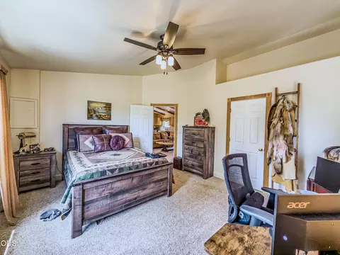 Bedroom - 22929 Rivercrest Dr, Chiloquin, OR 97624 photo 1 of 3