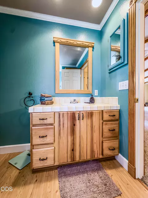 Bath - 22929 Rivercrest Dr, Chiloquin, OR 97624 photo 1 of 5