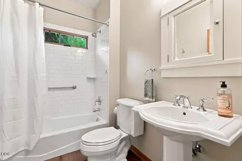 Bath - 425 NW State St, Bend, OR 97703 photo 1 of 4