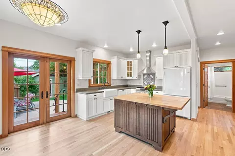 Kitchen - 425 NW State St, Bend, OR 97703 photo 4 of 5
