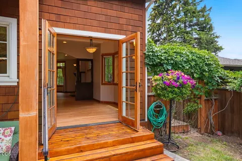 Exterior - 425 NW State St, Bend, OR 97703 photo 12 of 20