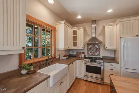 Kitchen - 425 NW State St, Bend, OR 97703 photo 3 of 5