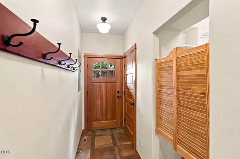 Entry Way - 425 NW State St, Bend, OR 97703 photo 1 of 4