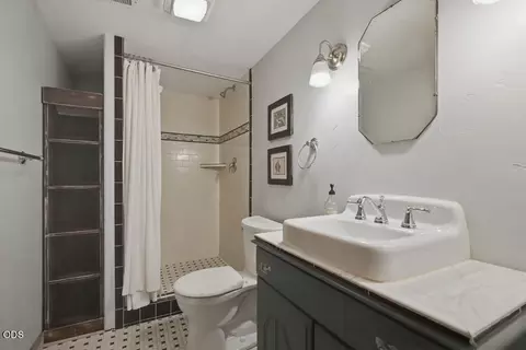 Bath - 425 NW State St, Bend, OR 97703 photo 4 of 4