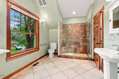 Bath - 425 NW State St, Bend, OR 97703 photo 3 of 4