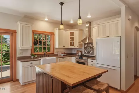 Kitchen - 425 NW State St, Bend, OR 97703 photo 1 of 5
