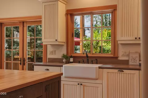 Kitchen - 425 NW State St, Bend, OR 97703 photo 5 of 5