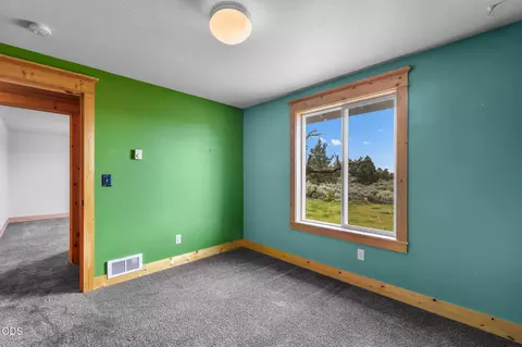 Bedroom - 24893 Elk Ln, Bend, OR 97701 photo 4 of 8