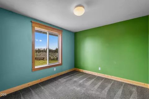 Bedroom - 24893 Elk Ln, Bend, OR 97701 photo 3 of 8