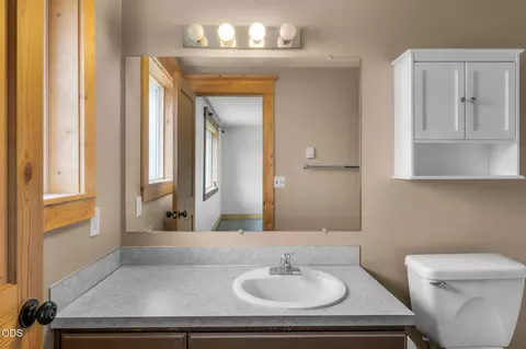 Bath - 24893 Elk Ln, Bend, OR 97701 photo 2 of 3