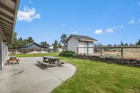 Exterior - 24893 Elk Ln, Bend, OR 97701 photo 4 of 10