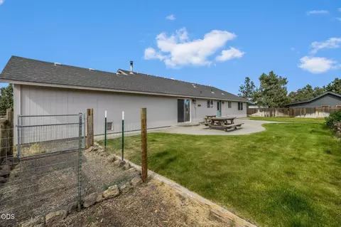 Exterior - 24893 Elk Ln, Bend, OR 97701 photo 5 of 10