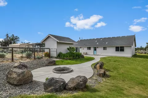 Exterior - 24893 Elk Ln, Bend, OR 97701 photo 2 of 10
