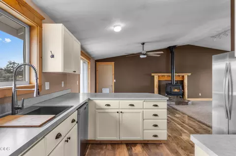 Kitchen - 24893 Elk Ln, Bend, OR 97701 photo 3 of 4