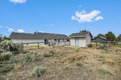 Exterior - 24893 Elk Ln, Bend, OR 97701 photo 6 of 10