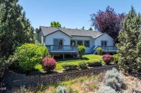 4255 SW Ben Hogan Dr, Redmond, OR 97756
