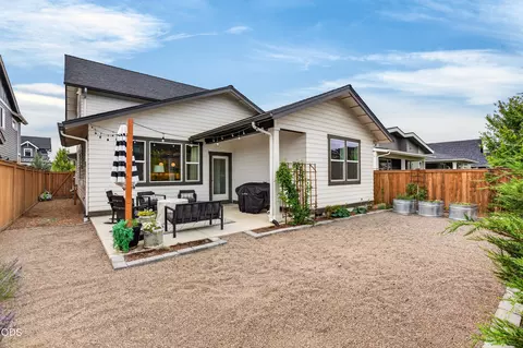 Exterior - 20488 Aberdeen, Bend, OR 97702 photo 7 of 10