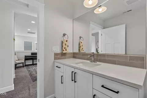 Bath - 20488 Aberdeen, Bend, OR 97702 photo 4 of 4