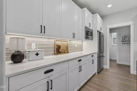 Entry Way - 20488 Aberdeen, Bend, OR 97702 photo 3 of 5
