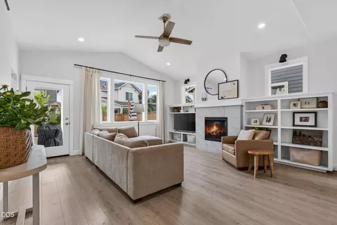 Living - 20488 Aberdeen, Bend, OR 97702 photo 3 of 3
