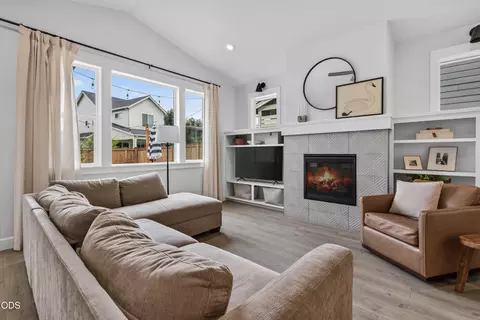 Living - 20488 Aberdeen, Bend, OR 97702 photo 2 of 3