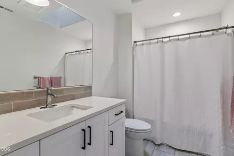Bath - 20488 Aberdeen, Bend, OR 97702 photo 3 of 4