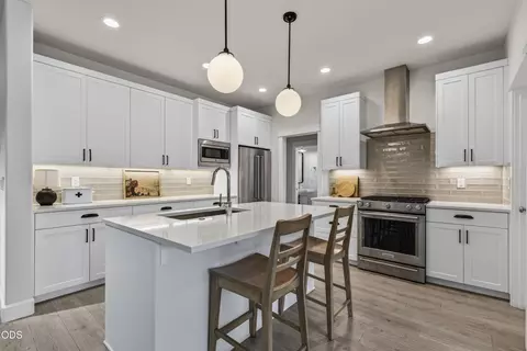 Kitchen - 20488 Aberdeen, Bend, OR 97702 photo 3 of 6