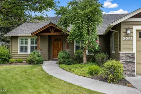 2041 SW Obsidian Ave, Redmond, OR 97756