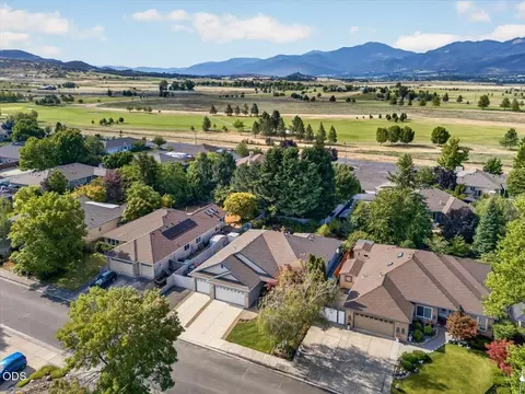 3460 Blue Blossom Dr, Medford, OR 97504