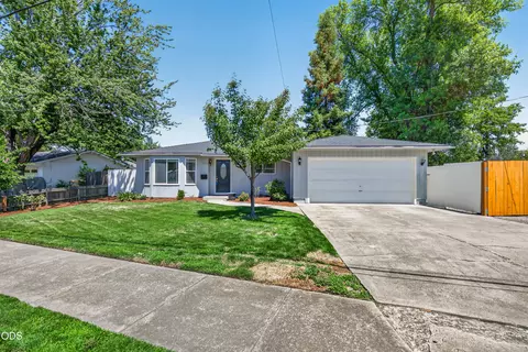 1521 Johnson St, Medford, OR 97504