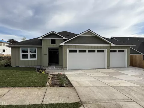 3366 Viewpoint Dr, Medford, OR 97504