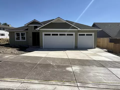 3366 Viewpoint Dr, Medford, OR 97504