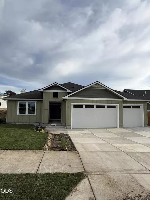 3366 Viewpoint Dr, Medford, OR 97504