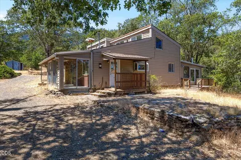 2350 Galls Creek Rd, Gold Hill, OR 97525