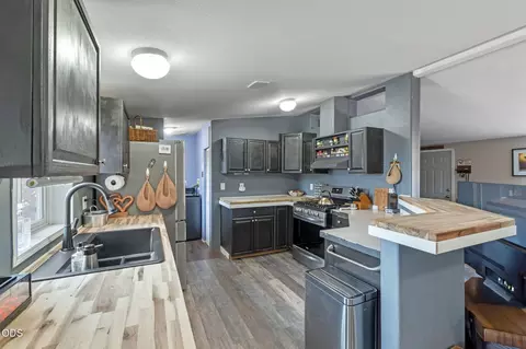 Kitchen - 47490 Ferguson Mountain Rd, Beatty, OR 97621 photo 2 of 7