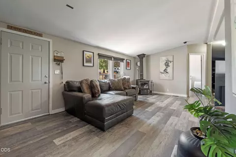 Living - 47490 Ferguson Mountain Rd, Beatty, OR 97621 photo 1 of 3