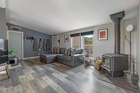 Living - 47490 Ferguson Mountain Rd, Beatty, OR 97621 photo 2 of 3