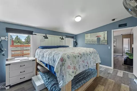 Bedroom - 47490 Ferguson Mountain Rd, Beatty, OR 97621 photo 2 of 4