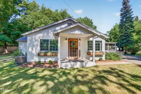 295 W Evans Creek Rd, Rogue River, OR 97537