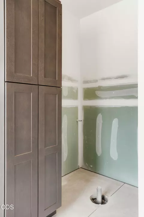 Bath - 23020 Brushline Ct, Bend, OR 97701 photo 4 of 8