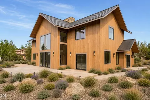 Exterior - 23020 Brushline Ct, Bend, OR 97701 photo 4 of 9
