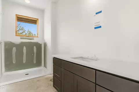 Bath - 23020 Brushline Ct, Bend, OR 97701 photo 1 of 8