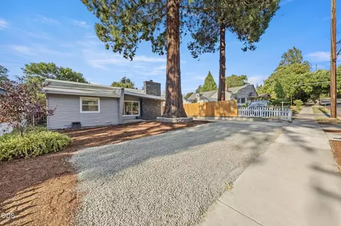 1415 E Main St, Medford, OR 97504
