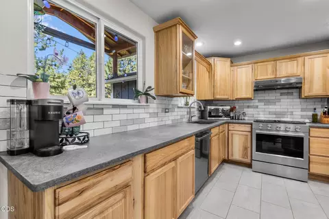 Kitchen - 60733 Bristol Way, Bend, OR 97702 photo 4 of 4