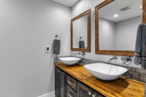 Bath - 60733 Bristol Way, Bend, OR 97702 photo 2 of 6