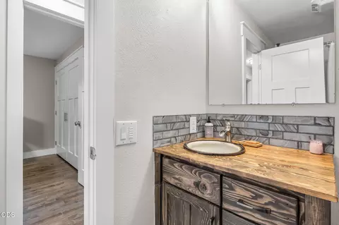 Bath - 60733 Bristol Way, Bend, OR 97702 photo 6 of 6