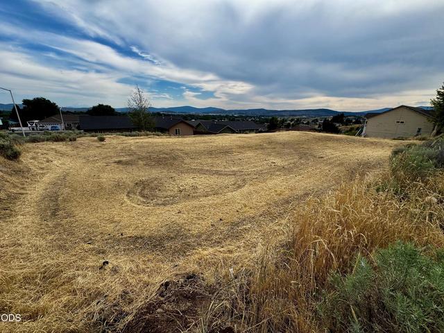 866 Westview Dr, Klamath Falls, OR 97603