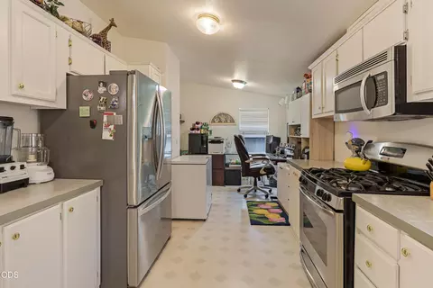 Kitchen - 20585 Fred Meyers Rd, Bend, OR 97701 photo 5 of 5