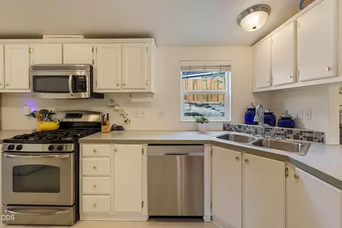 Kitchen - 20585 Fred Meyers Rd, Bend, OR 97701 photo 3 of 5